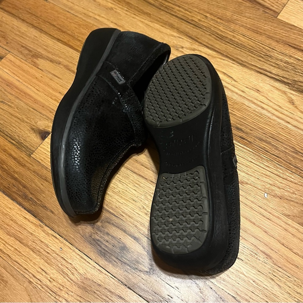 Grey's Anatomy Black Comfort Slip-On Shoes - Size 8.5 - Very Comfy! - Picture 3 of 5